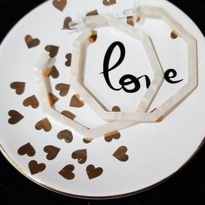 NWT Acrylic Pearl White Scalloped Hoop Earrings